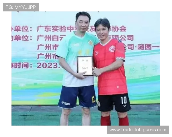 足球明星背后的默默奉献者 谁在为他们代寄信件与祝福